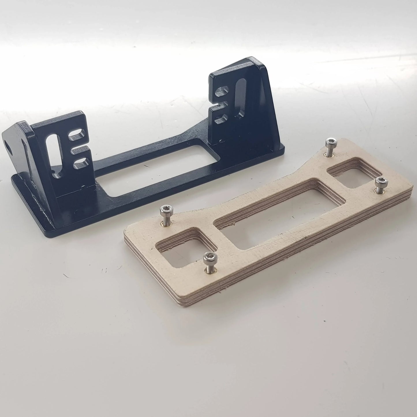 Towing clutch with slip hook for 15 mm servo